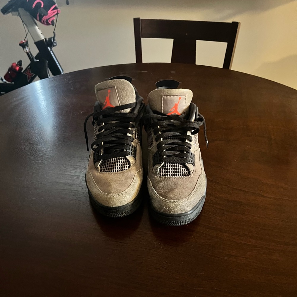 Air Jordan 4 mocha